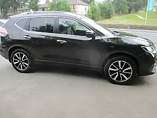 Used 2015 Nissan X-Trail Tekna Green - Interior and Exterior details 4