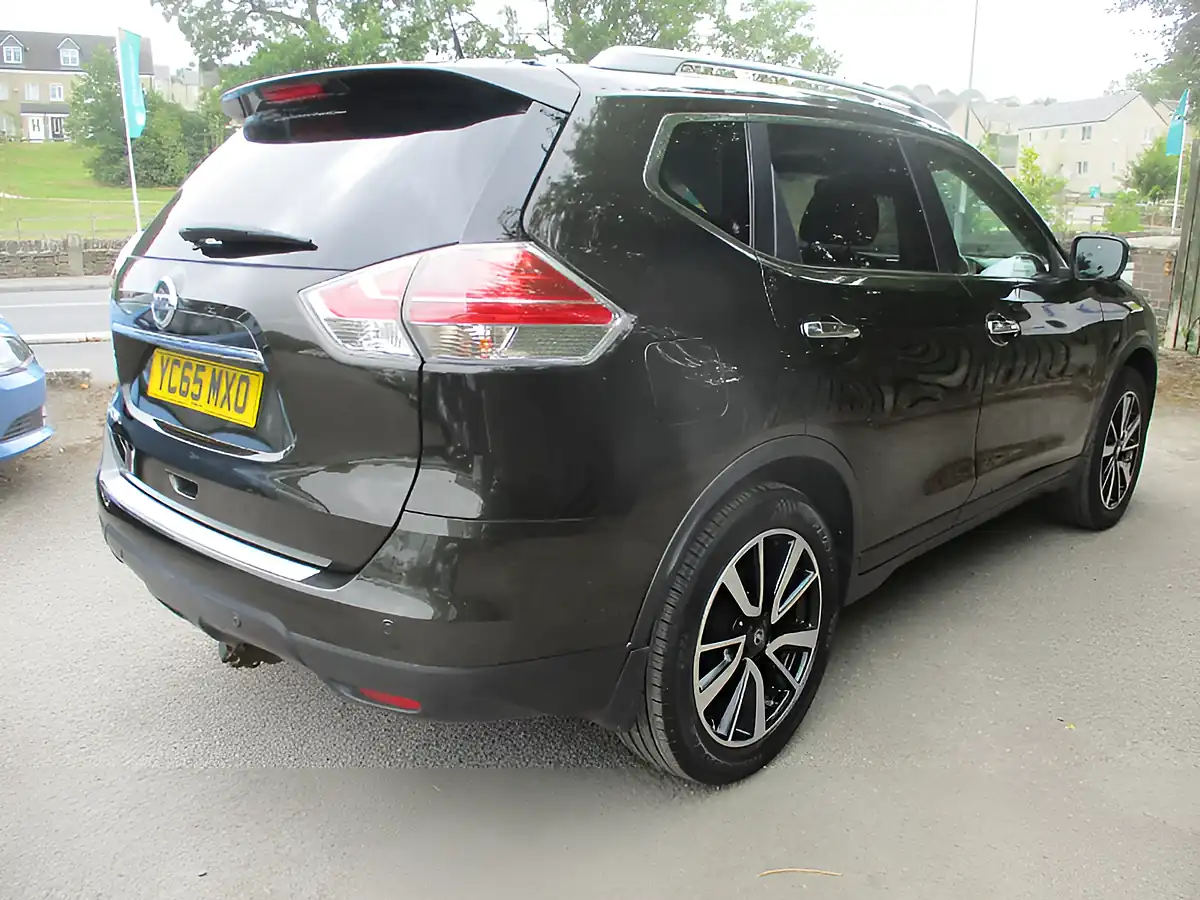Used 2015 Nissan X-Trail Tekna Green - Interior and Exterior details 5
