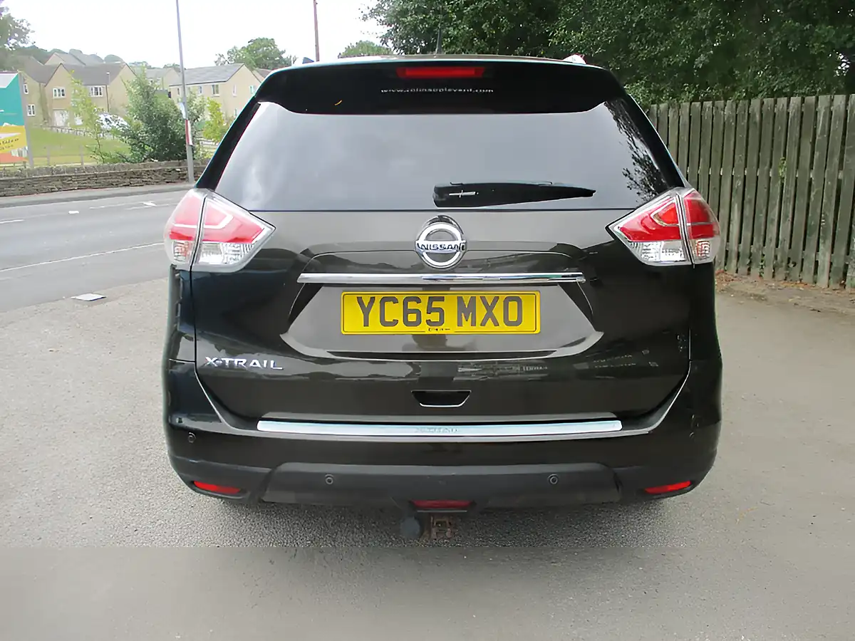 Used 2015 Nissan X-Trail Tekna Green - Interior and Exterior details 6