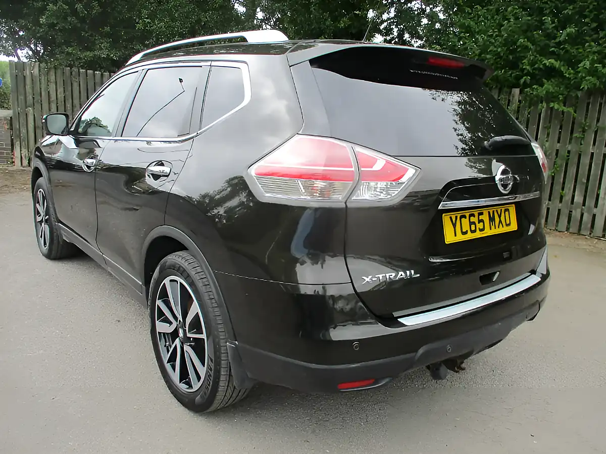 Used 2015 Nissan X-Trail Tekna Green - Interior and Exterior details 7