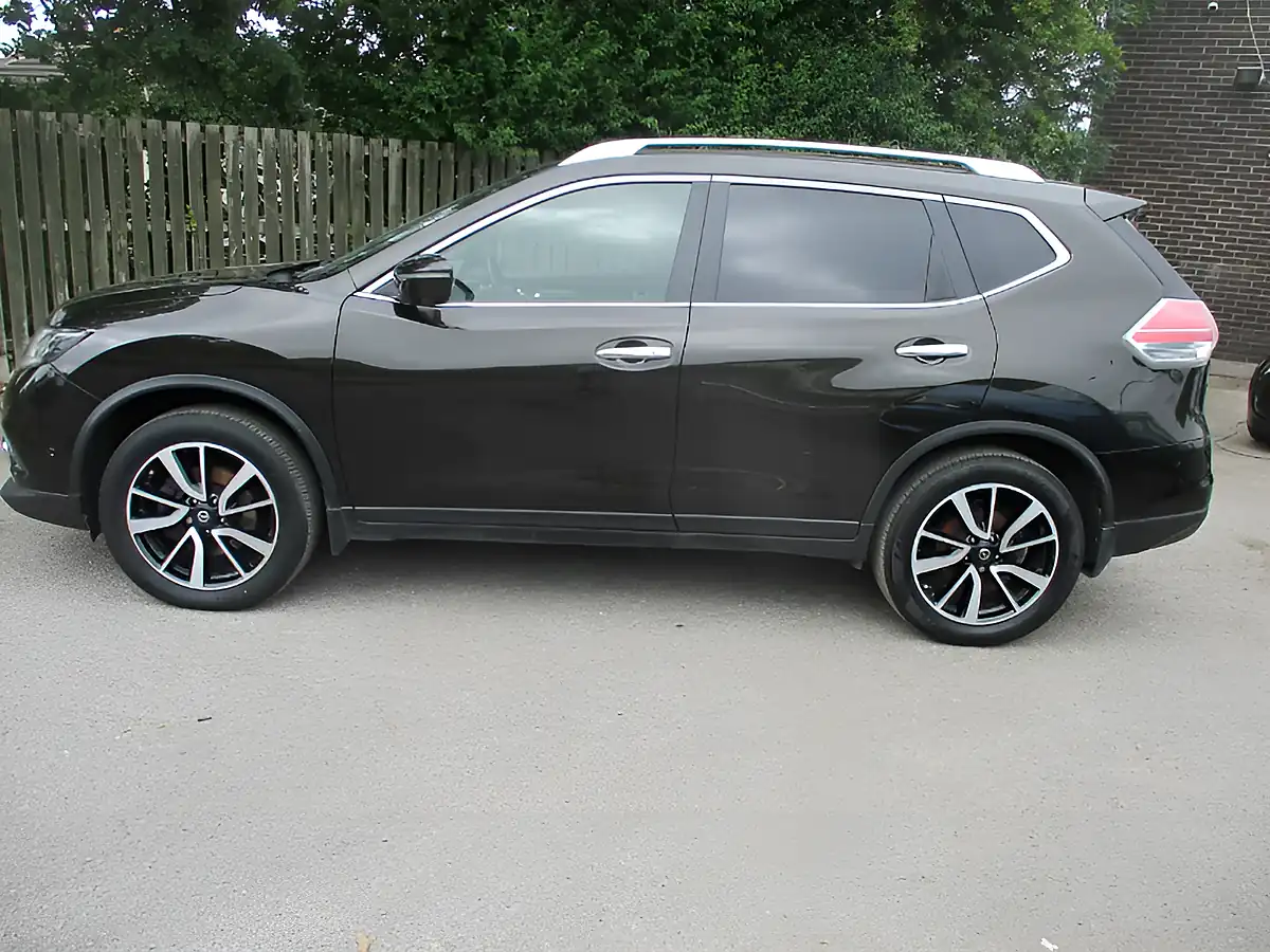 Used 2015 Nissan X-Trail Tekna Green - Interior and Exterior details 8
