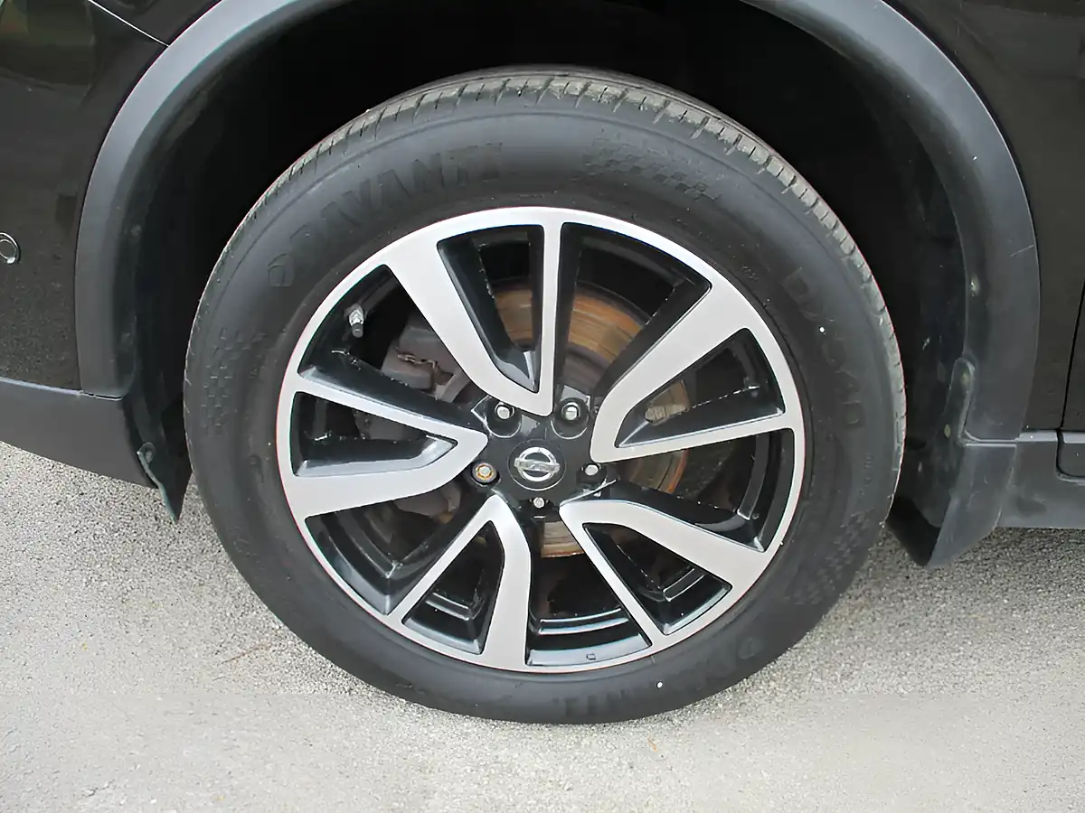 Used 2015 Nissan X-Trail Tekna Green - Interior and Exterior details 9