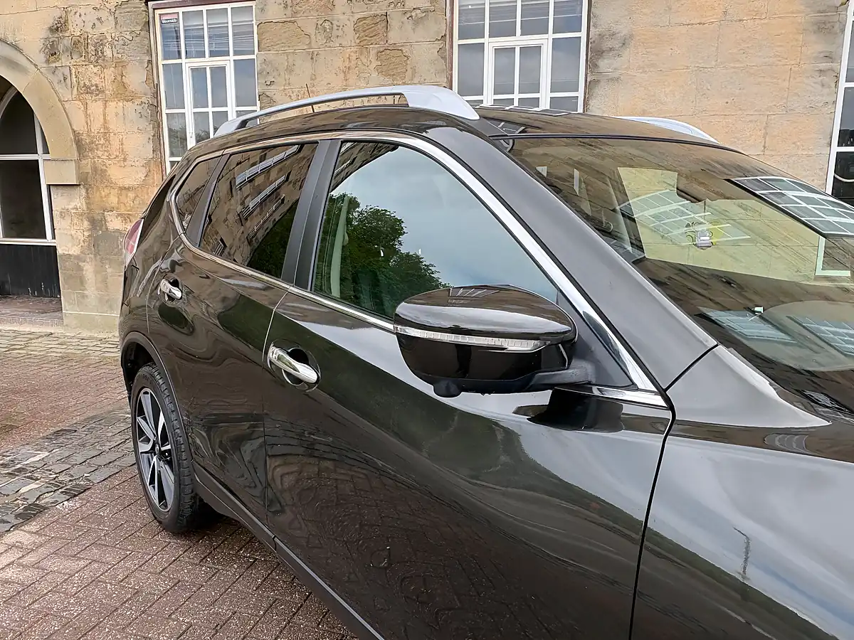 Used 2015 Nissan X-Trail Tekna Green - Interior and Exterior details 13