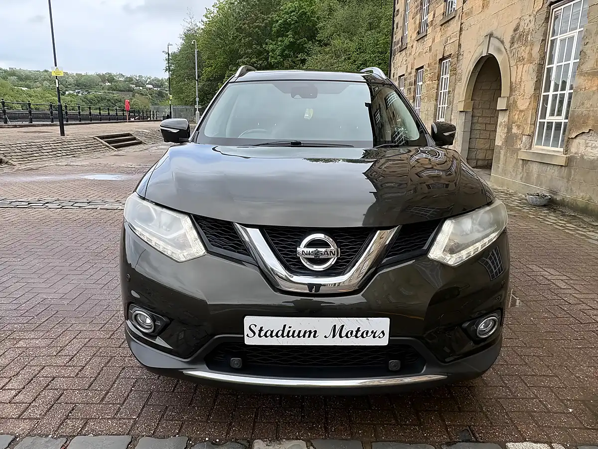 Used 2015 Nissan X-Trail Tekna Green - Interior and Exterior details 14