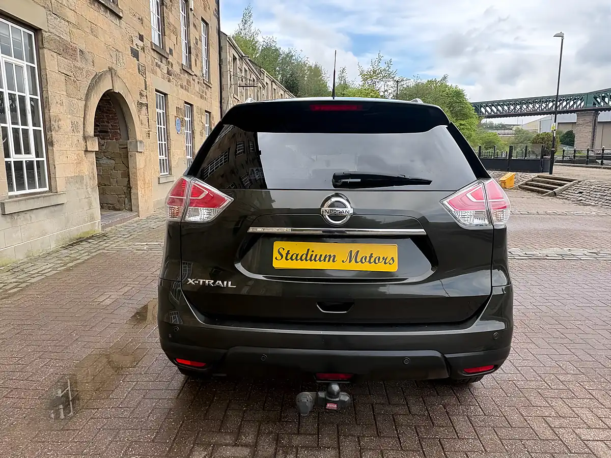 Used 2015 Nissan X-Trail Tekna Green - Interior and Exterior details 15