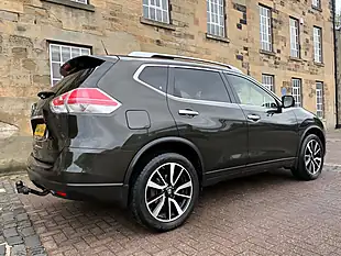 Used 2015 Nissan X-Trail Tekna Green - Interior and Exterior details 16