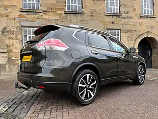 Used 2015 Nissan X-Trail Tekna Green - Interior and Exterior details 17