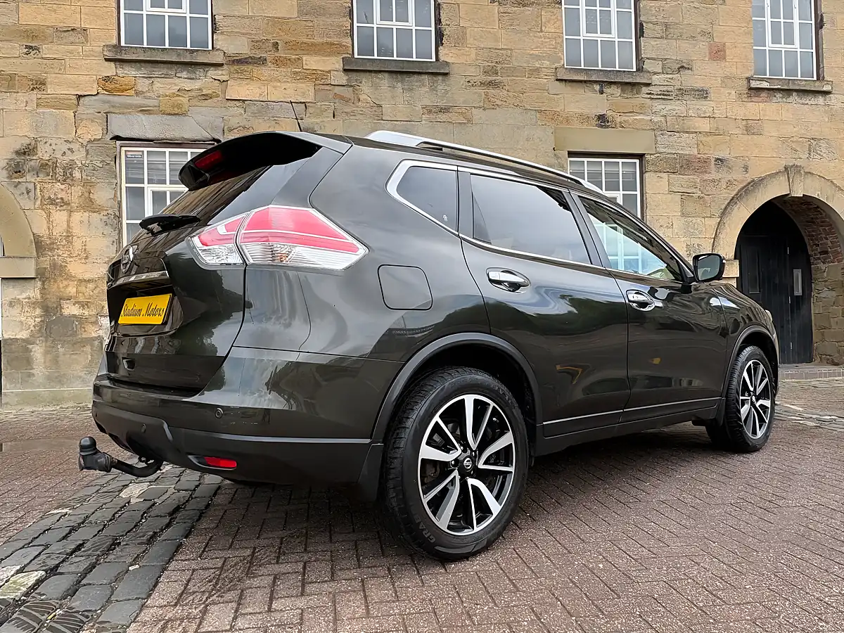 Used 2015 Nissan X-Trail Tekna Green - Interior and Exterior details 17