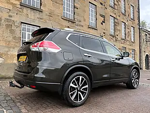 Used 2015 Nissan X-Trail Tekna Green - Interior and Exterior details 18