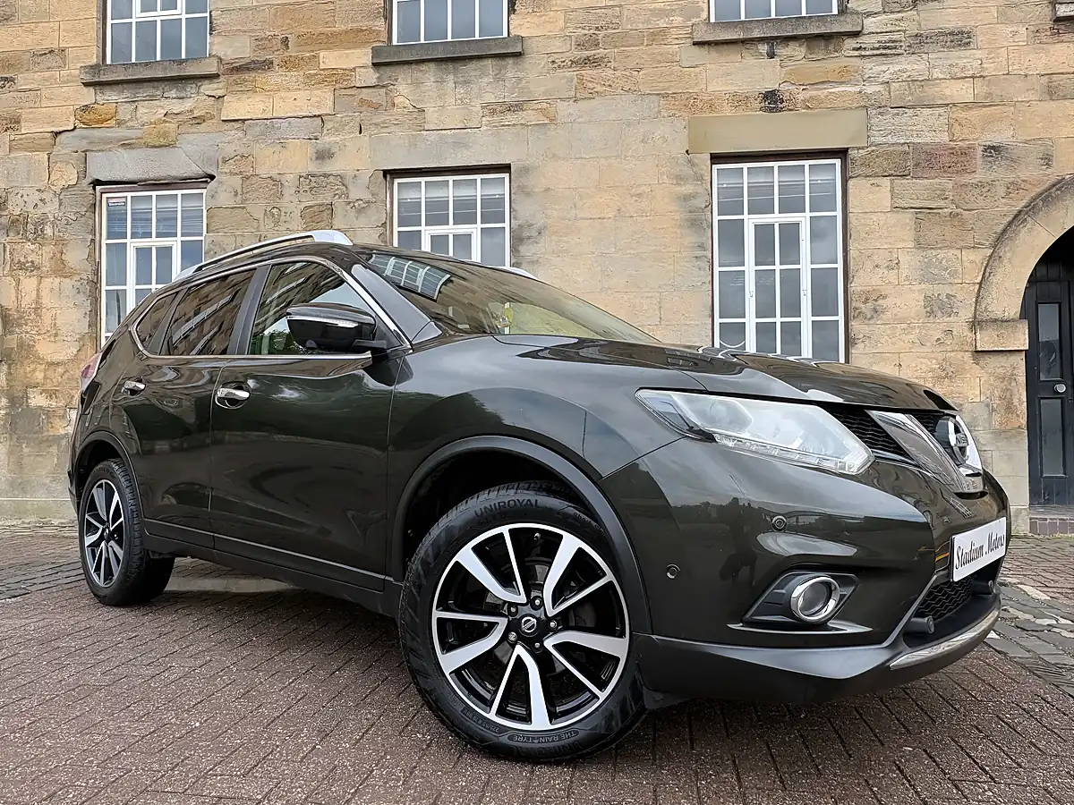 Used 2015 Nissan X-Trail Tekna Green - Interior and Exterior details 3