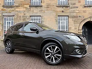 Used 2015 Nissan X-Trail Tekna Green - Interior and Exterior details 4