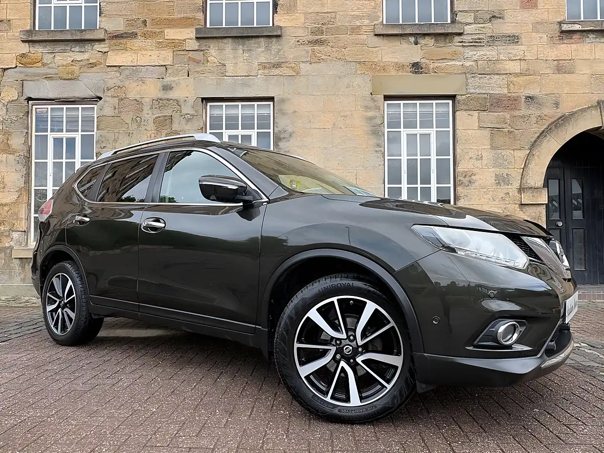 Used 2015 Nissan X-Trail Tekna Green - Interior and Exterior details 5
