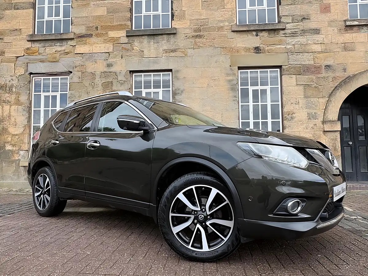 Used 2015 Nissan X-Trail Tekna Green - Interior and Exterior details 8