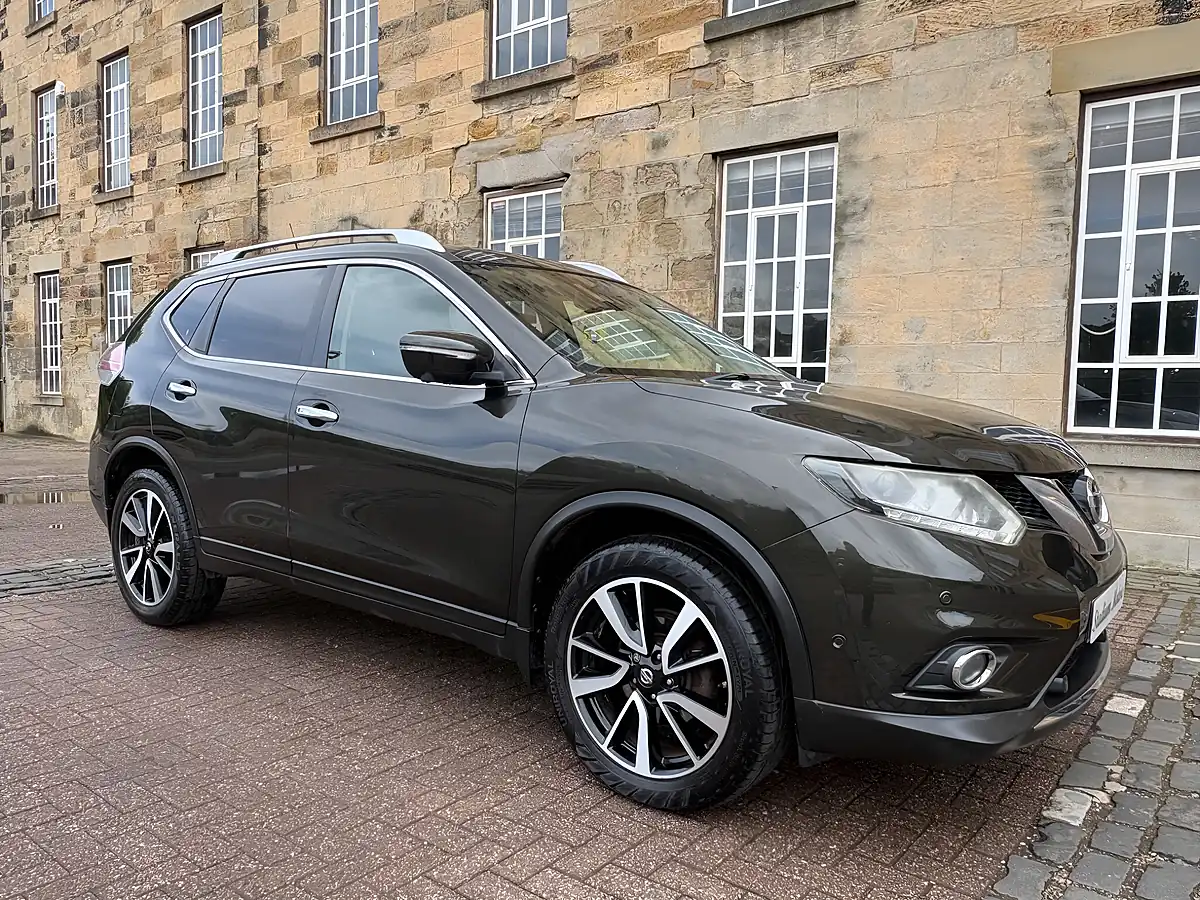 Used 2015 Nissan X-Trail Tekna Green - Interior and Exterior details 9