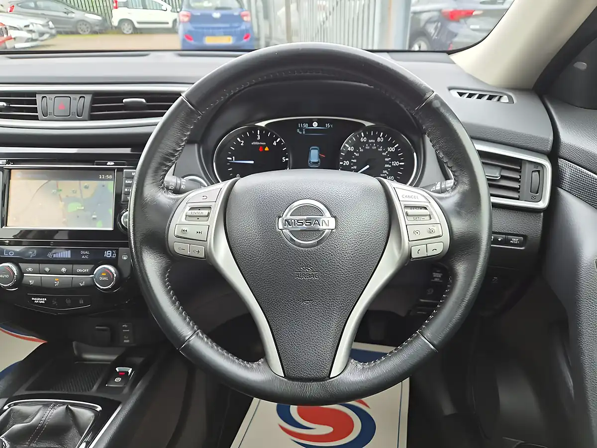 Used 2015 Nissan X-Trail Tekna Orange - Interior and Exterior details 10