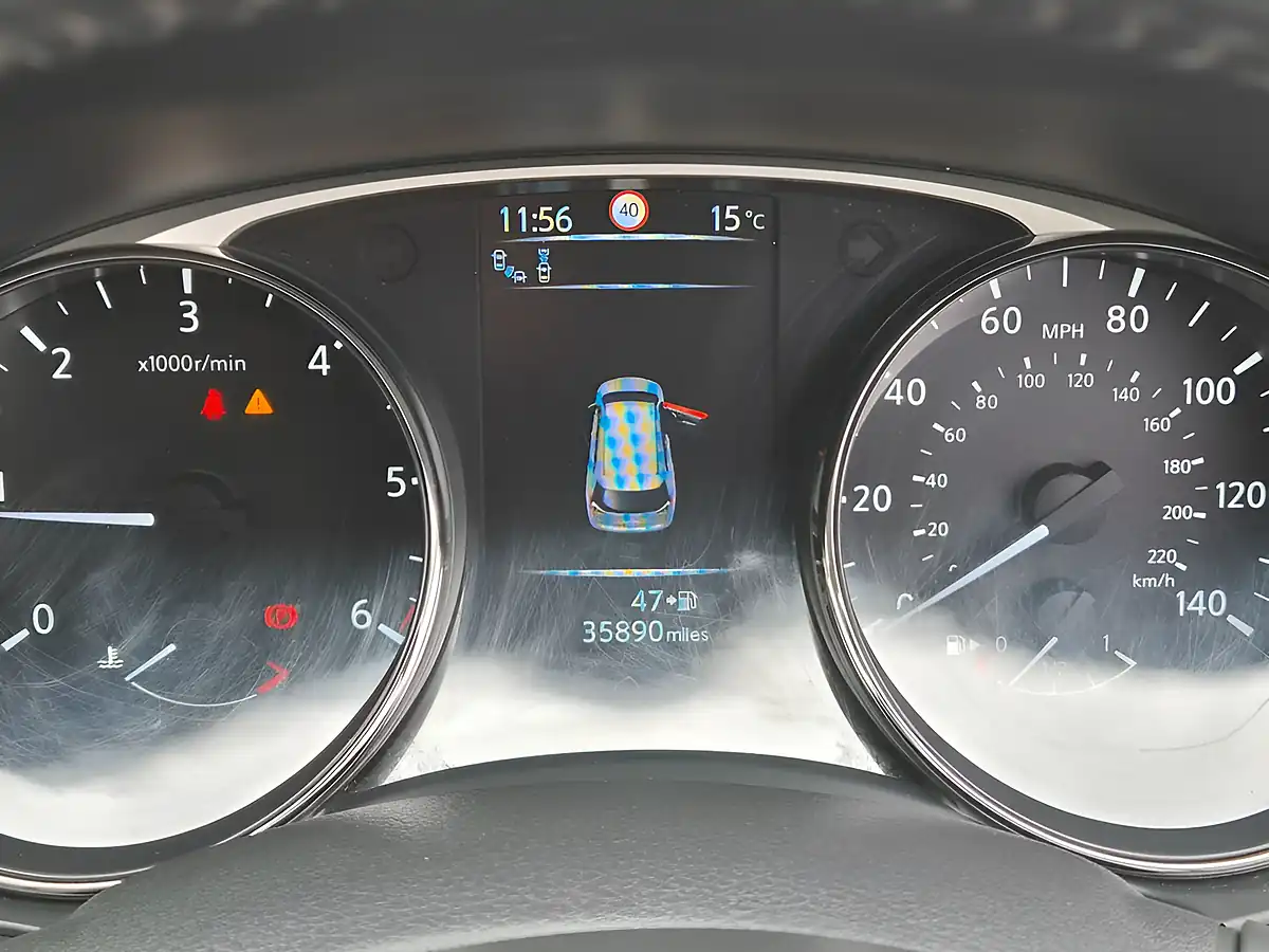 Used 2015 Nissan X-Trail Tekna Orange - Interior and Exterior details 11