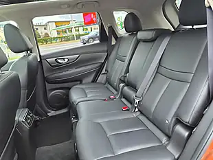 Used 2015 Nissan X-Trail Tekna Orange - Interior and Exterior details 16