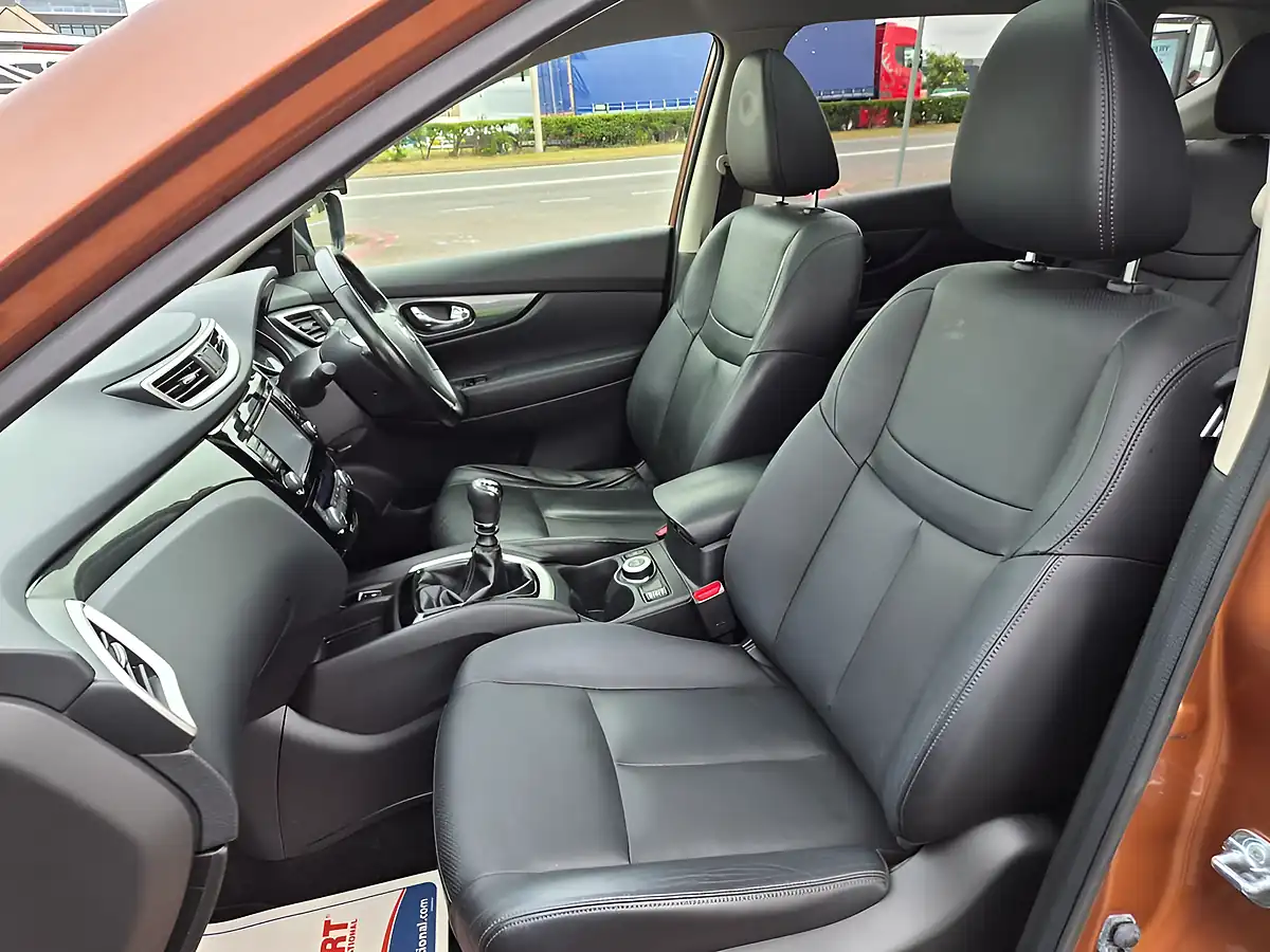Used 2015 Nissan X-Trail Tekna Orange - Interior and Exterior details 17