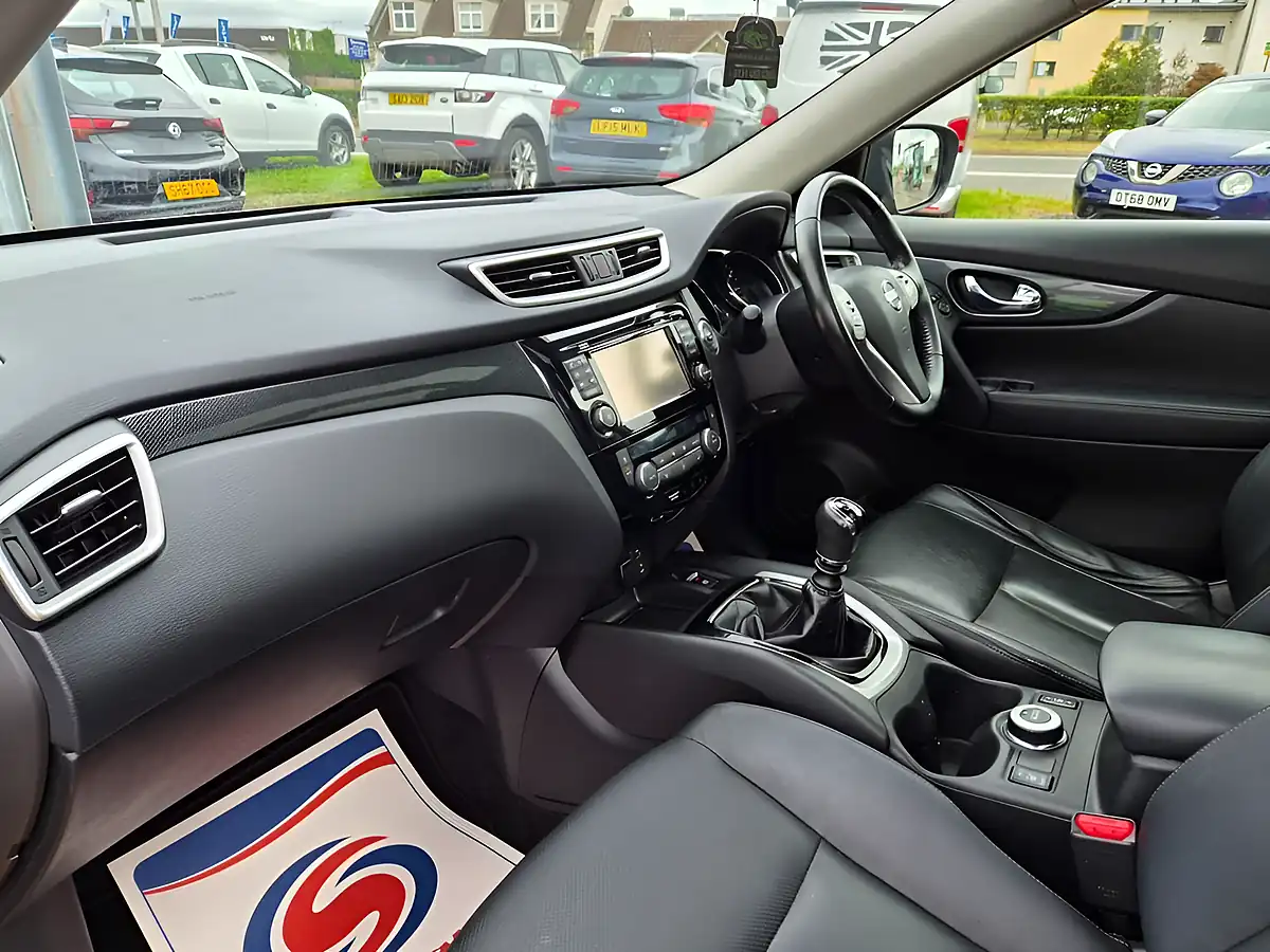 Used 2015 Nissan X-Trail Tekna Orange - Interior and Exterior details 18