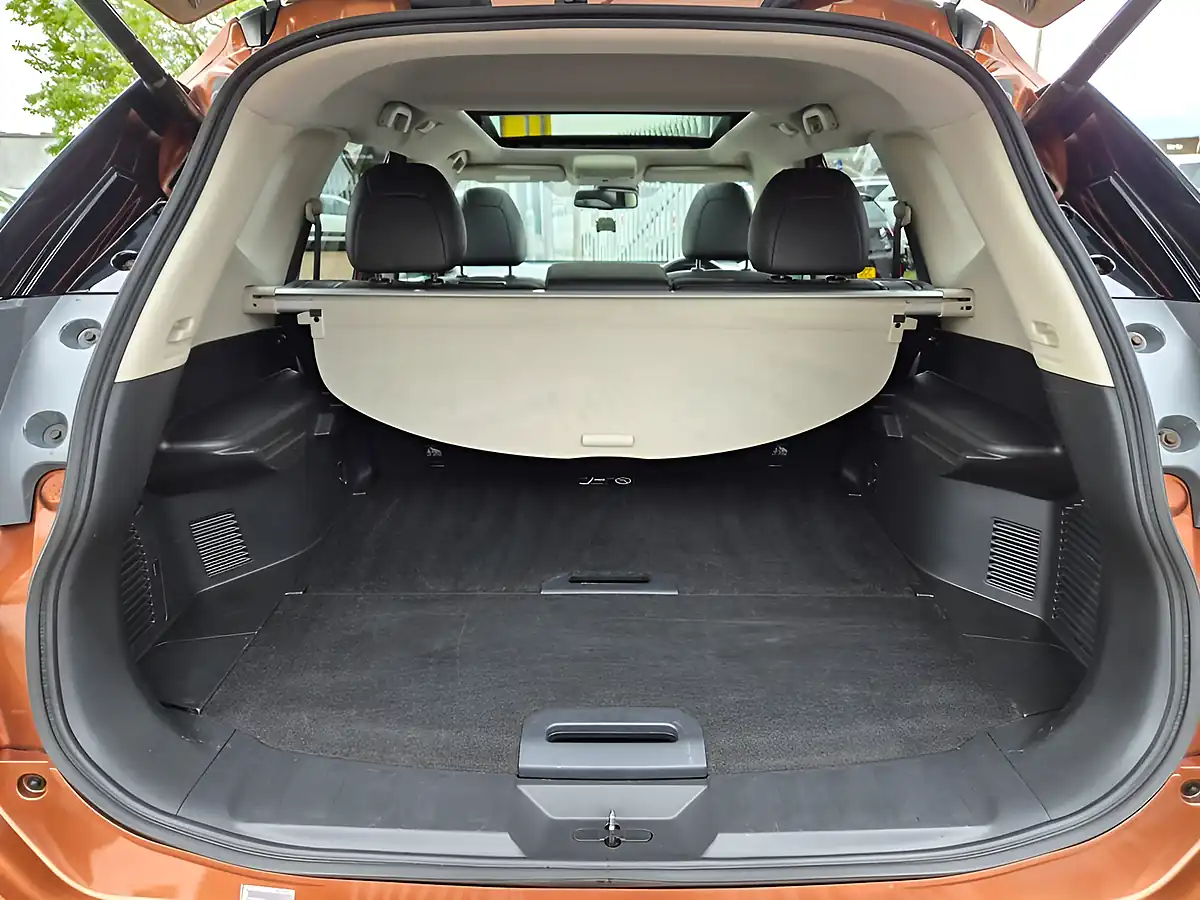 Used 2015 Nissan X-Trail Tekna Orange - Interior and Exterior details 19