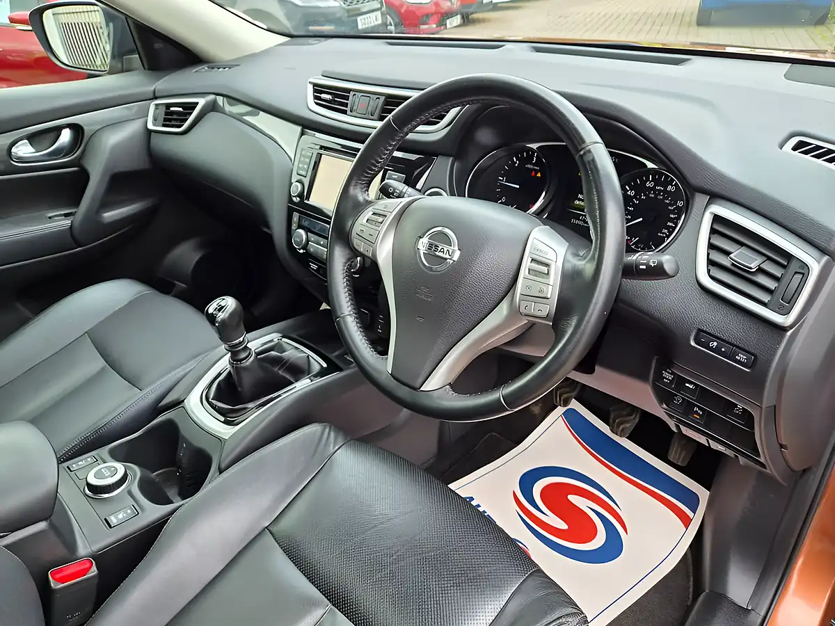 Used 2015 Nissan X-Trail Tekna Orange - Interior and Exterior details 8