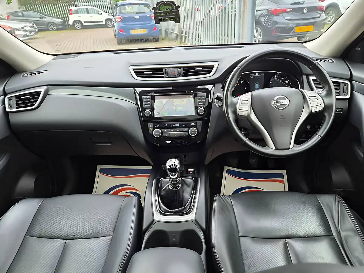 Used 2015 Nissan X-Trail Tekna Orange - Interior and Exterior details 9