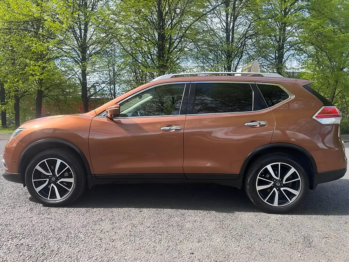 Used 2015 Nissan X-Trail Tekna Orange - Interior and Exterior details 10