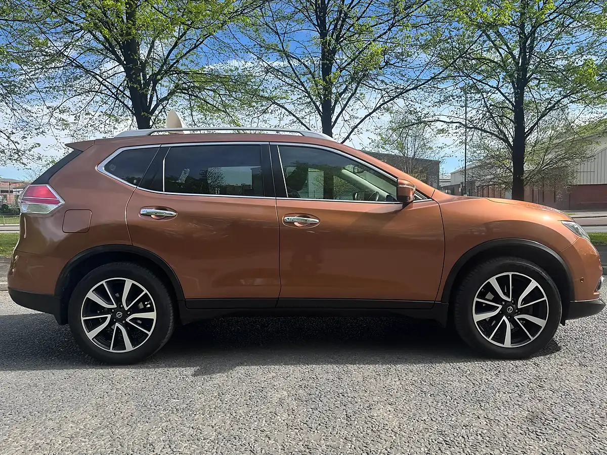 Used 2015 Nissan X-Trail Tekna Orange - Interior and Exterior details 12