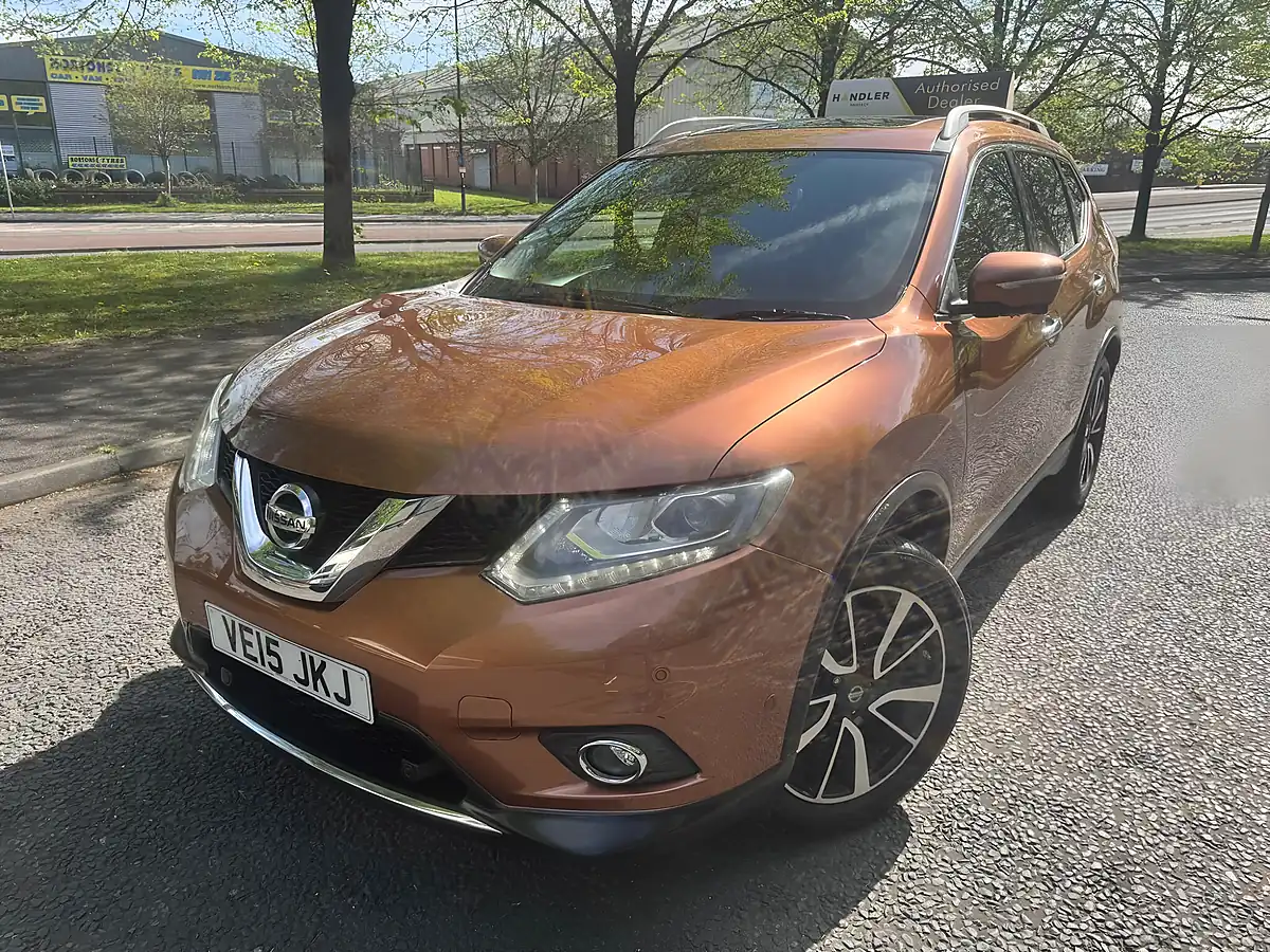 Used 2015 Nissan X-Trail Tekna Orange - Interior and Exterior details 4