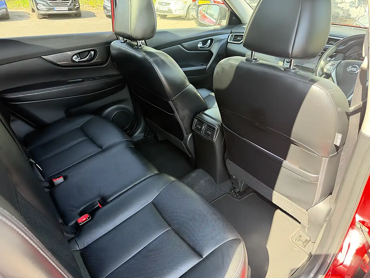Used 2015 Nissan X-Trail Tekna Red - Interior and Exterior details 11