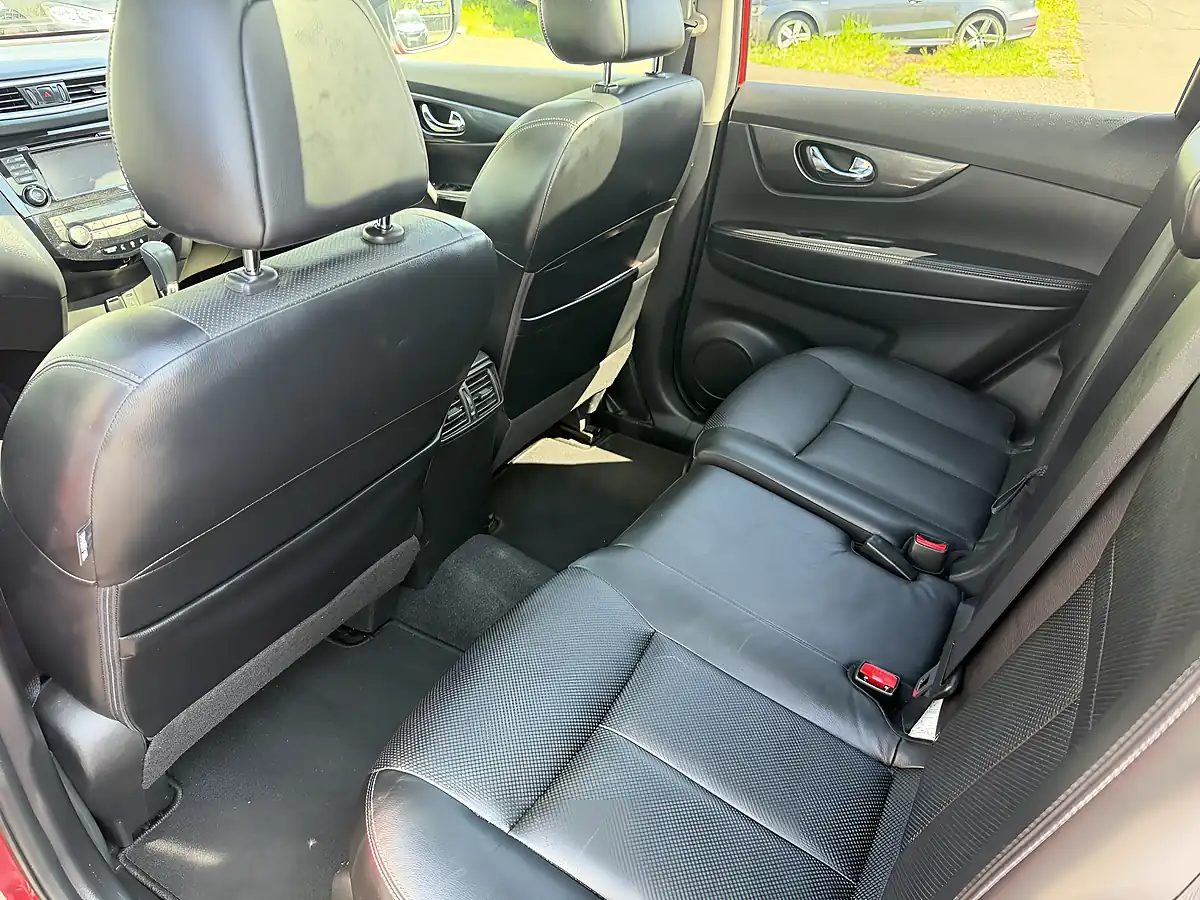 Used 2015 Nissan X-Trail Tekna Red - Interior and Exterior details 12