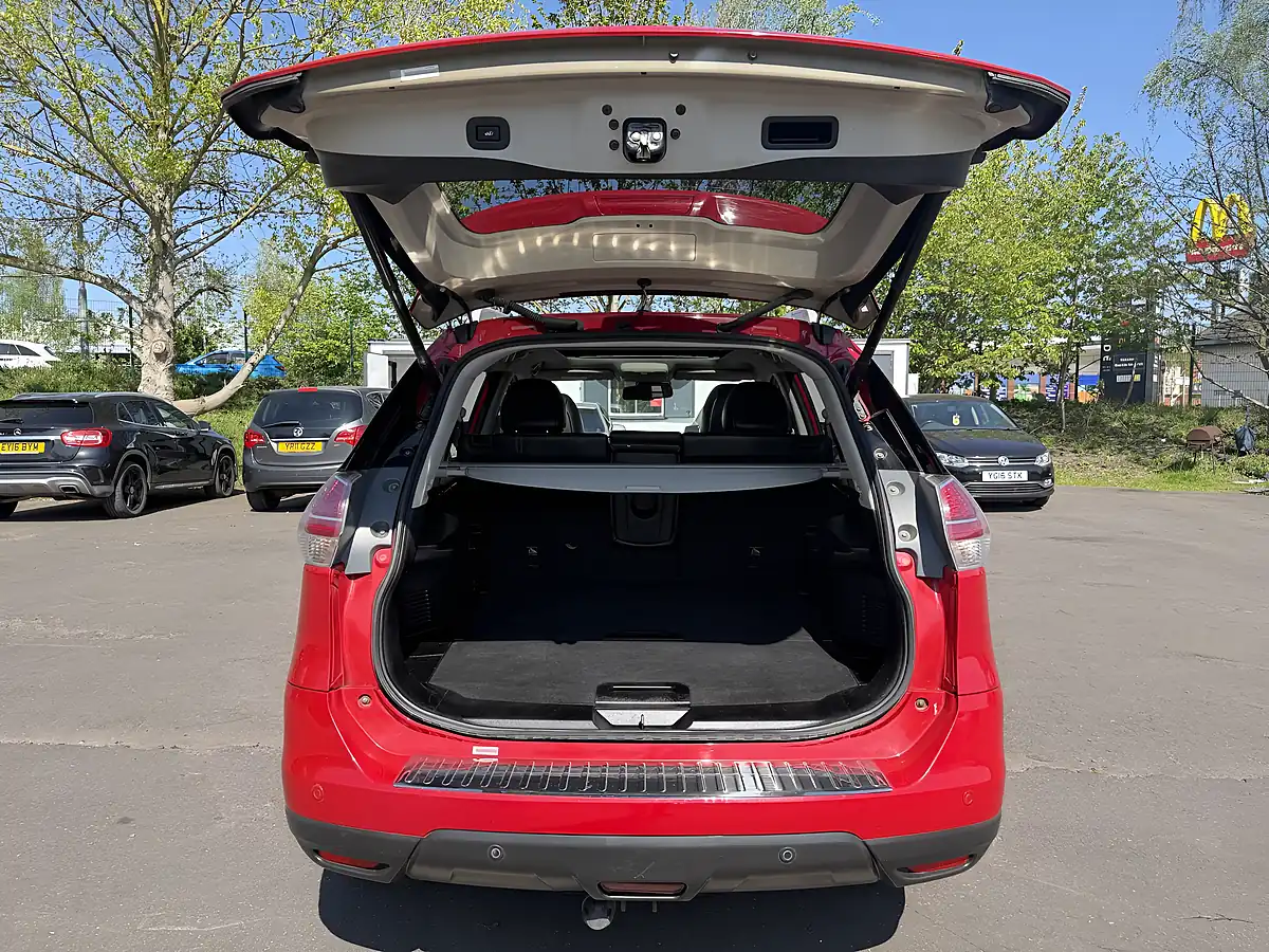 Used 2015 Nissan X-Trail Tekna Red - Interior and Exterior details 17