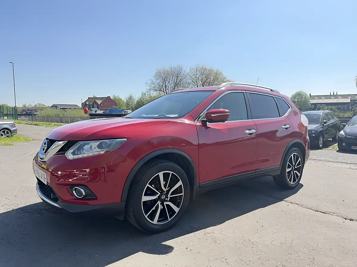 Used 2015 Nissan X-Trail Tekna Red - Interior and Exterior details 2