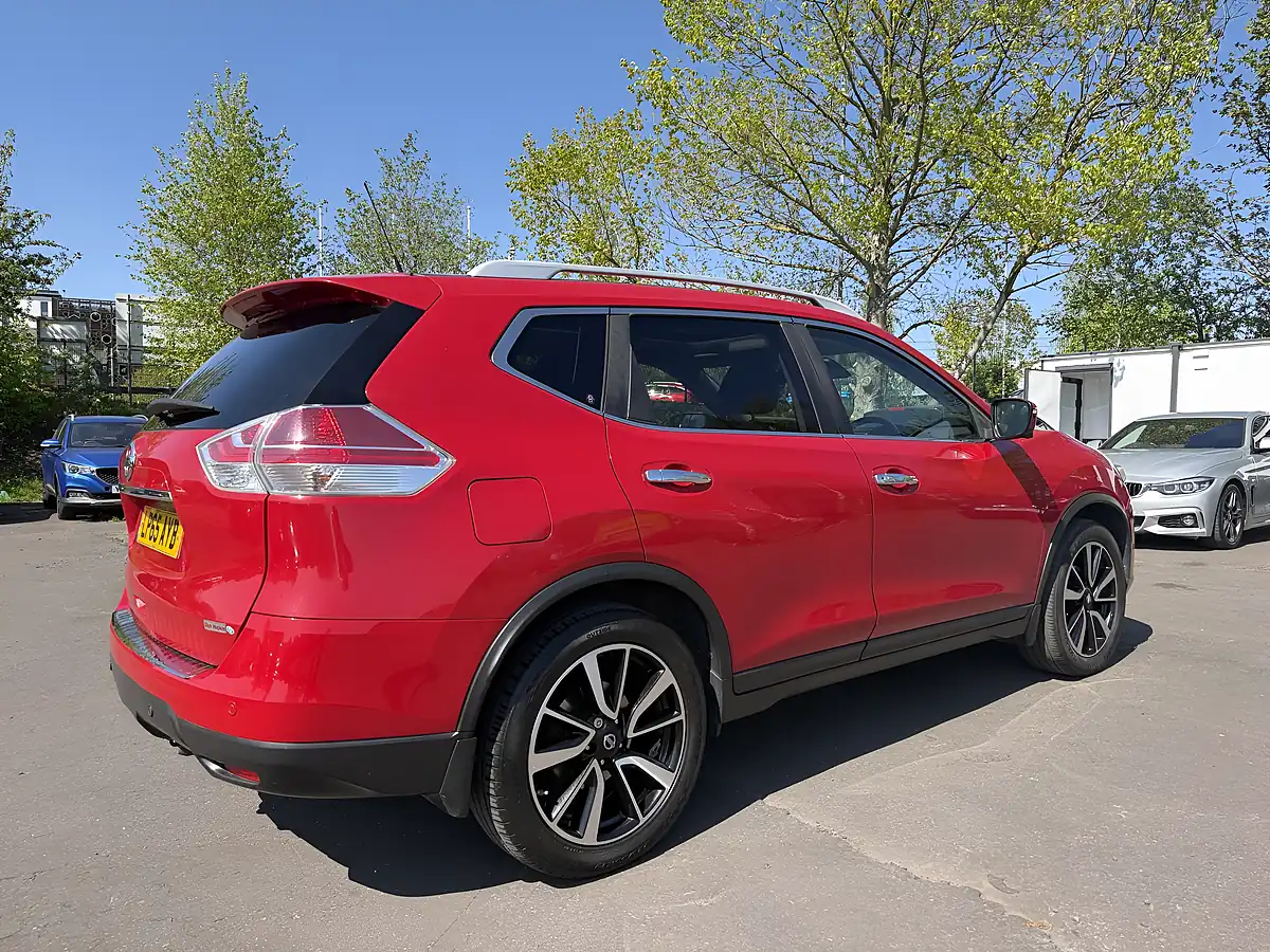 Used 2015 Nissan X-Trail Tekna Red - Interior and Exterior details 4