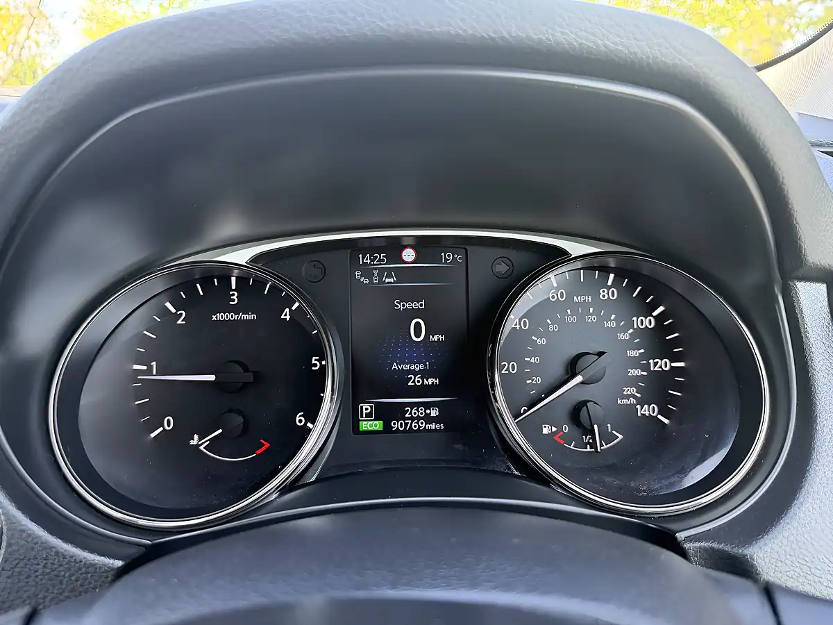 Used 2015 Nissan X-Trail Tekna Red - Interior and Exterior details 6