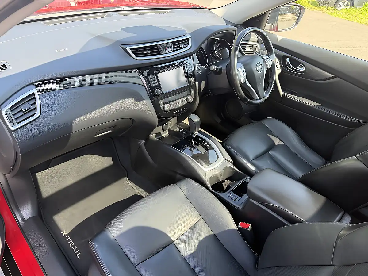 Used 2015 Nissan X-Trail Tekna Red - Interior and Exterior details 9