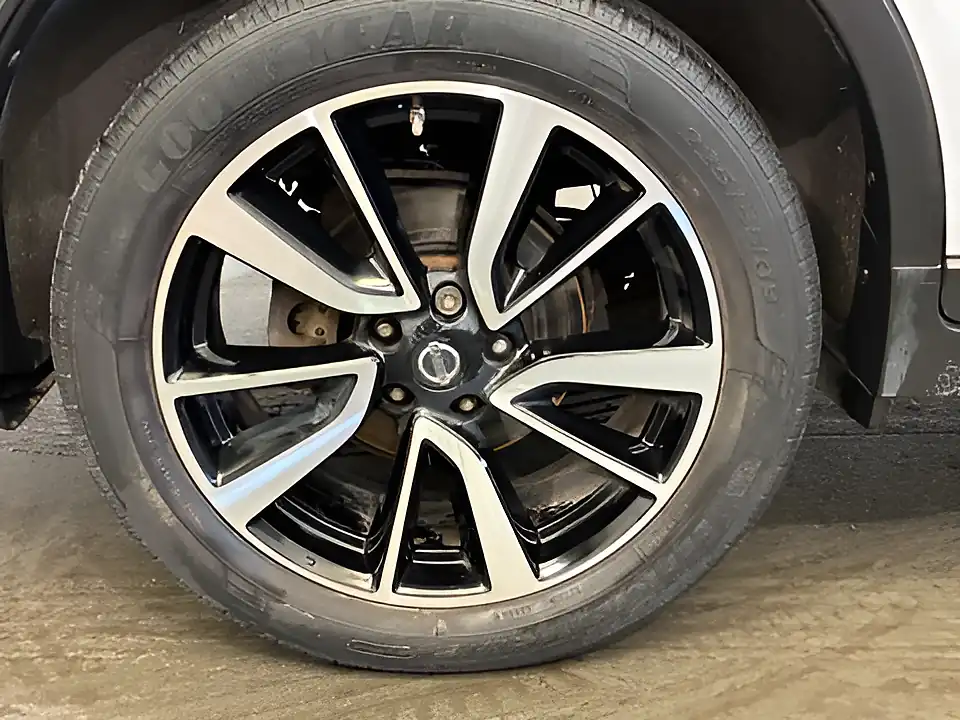 Used 2015 Nissan X-Trail Tekna Silver - Interior and Exterior details 16