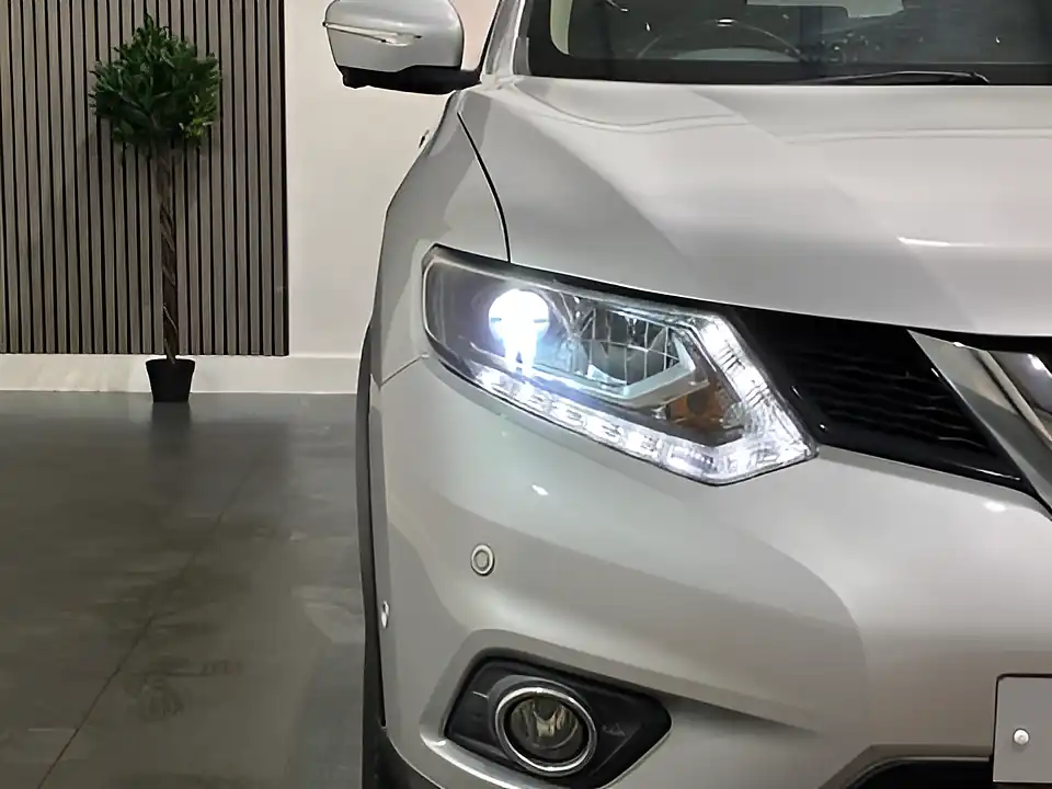 Used 2015 Nissan X-Trail Tekna Silver - Interior and Exterior details 17
