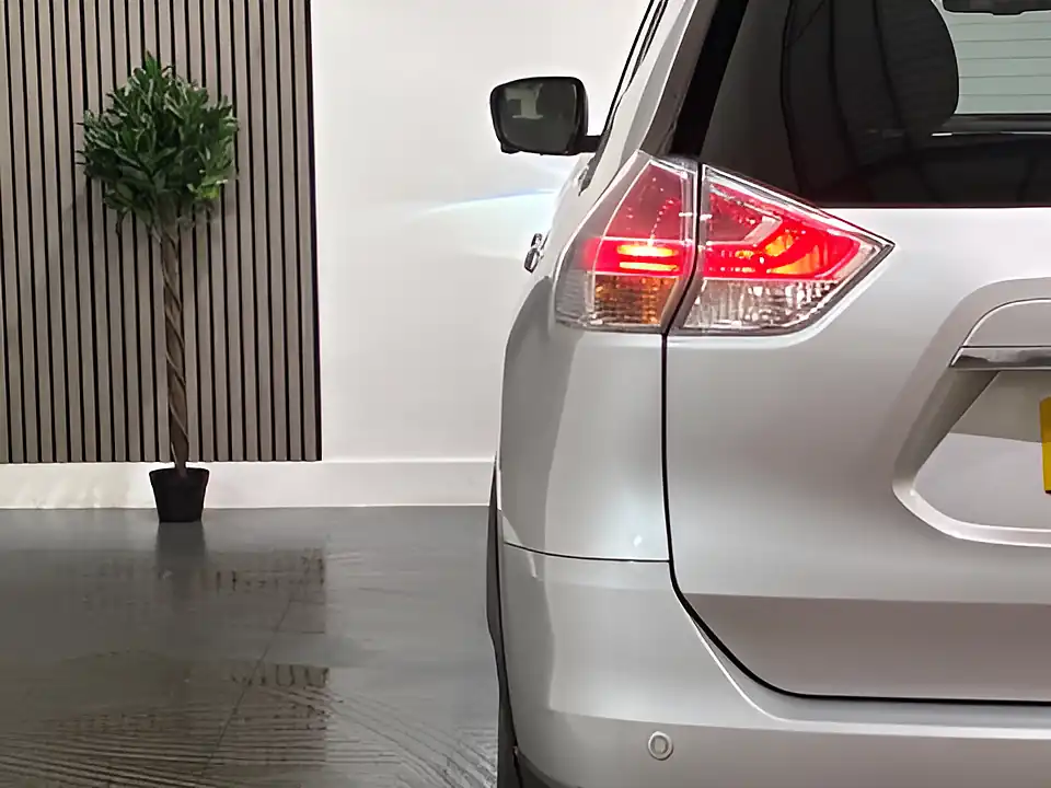 Used 2015 Nissan X-Trail Tekna Silver - Interior and Exterior details 18