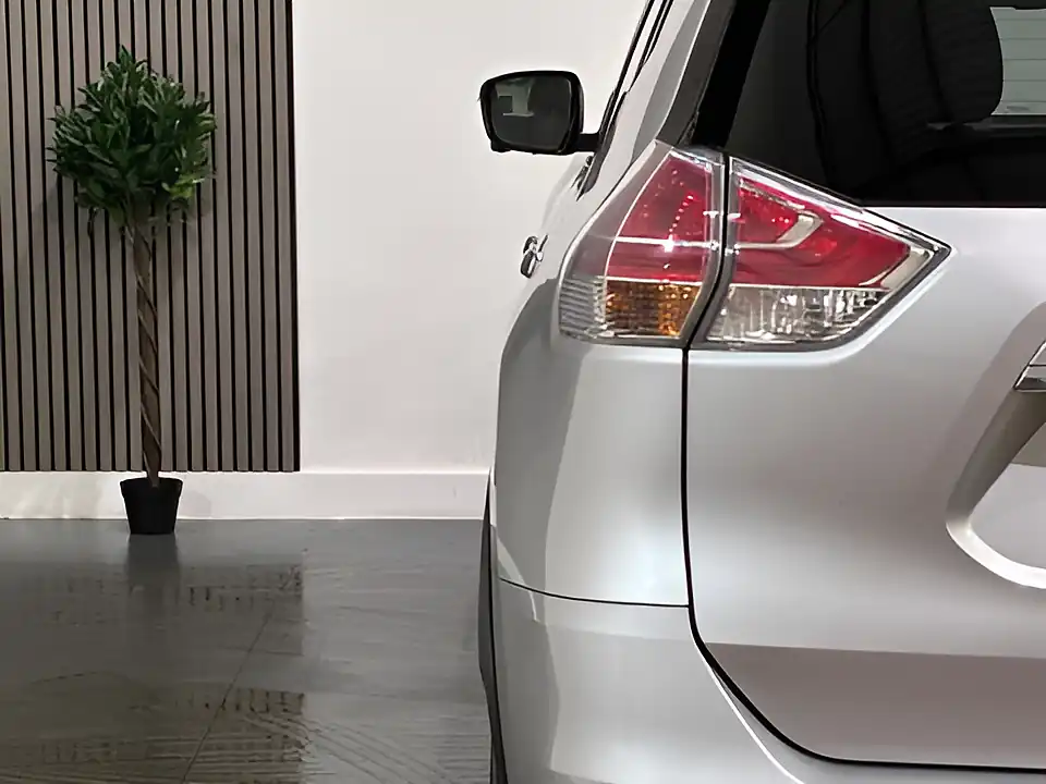 Used 2015 Nissan X-Trail Tekna Silver - Interior and Exterior details 19