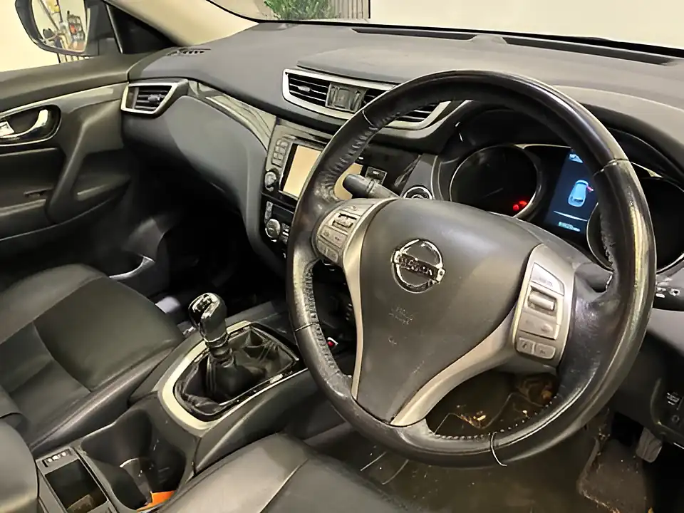 Used 2015 Nissan X-Trail Tekna Silver - Interior and Exterior details 3