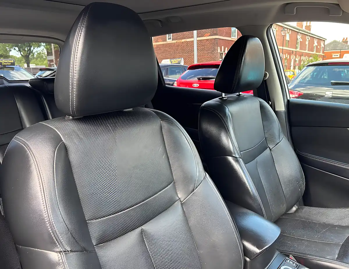 Used 2015 Nissan X-Trail Tekna Silver - Interior and Exterior details 10
