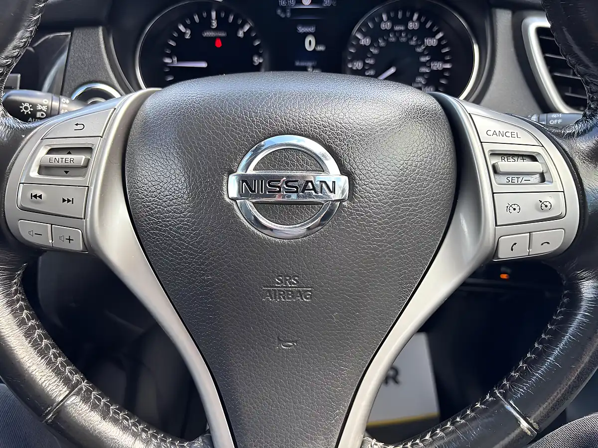 Used 2015 Nissan X-Trail Tekna Silver - Interior and Exterior details 11