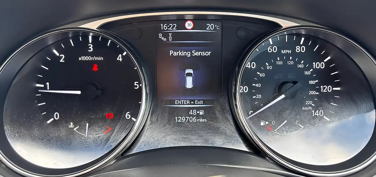 Used 2015 Nissan X-Trail Tekna Silver - Interior and Exterior details 12