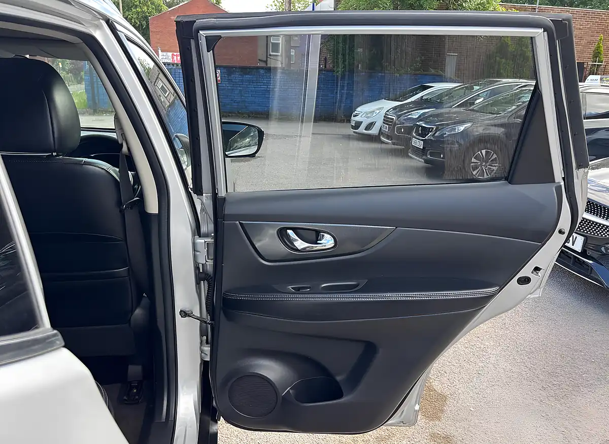 Used 2015 Nissan X-Trail Tekna Silver - Interior and Exterior details 14