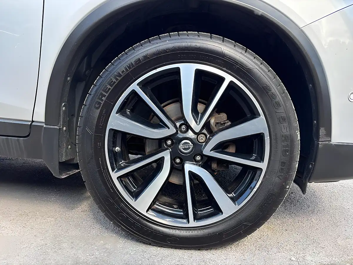 Used 2015 Nissan X-Trail Tekna Silver - Interior and Exterior details 20