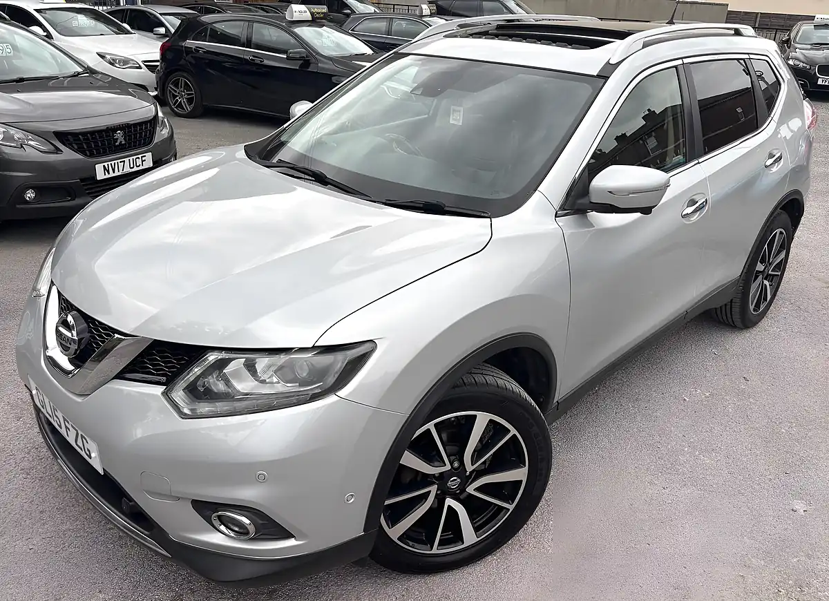Used 2015 Nissan X-Trail Tekna Silver - Interior and Exterior details 7