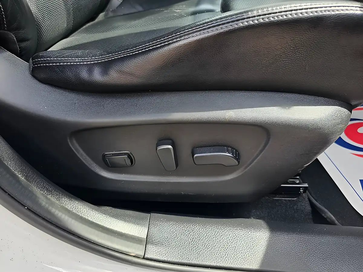 Used 2015 Nissan X-Trail Tekna White - Interior and Exterior details 16