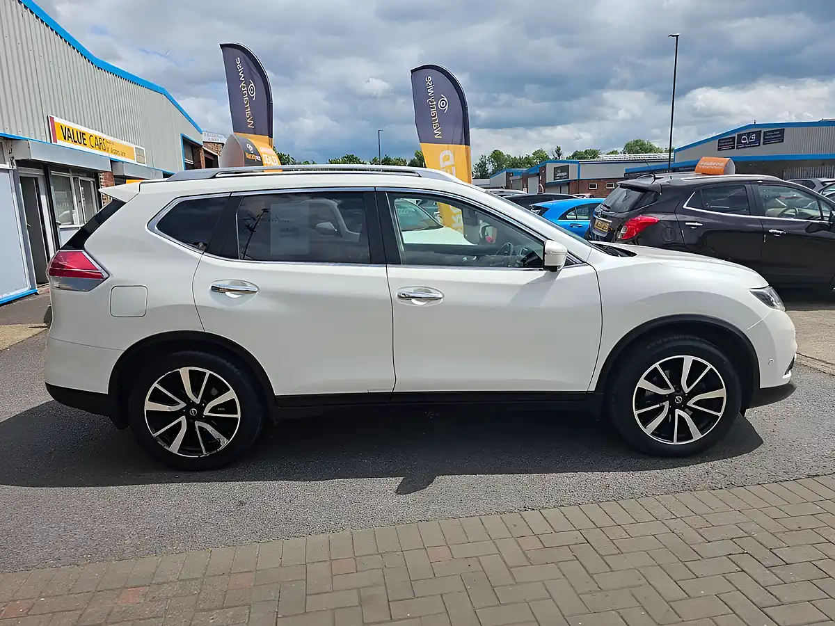 Used 2015 Nissan X-Trail Tekna White - Interior and Exterior details 5