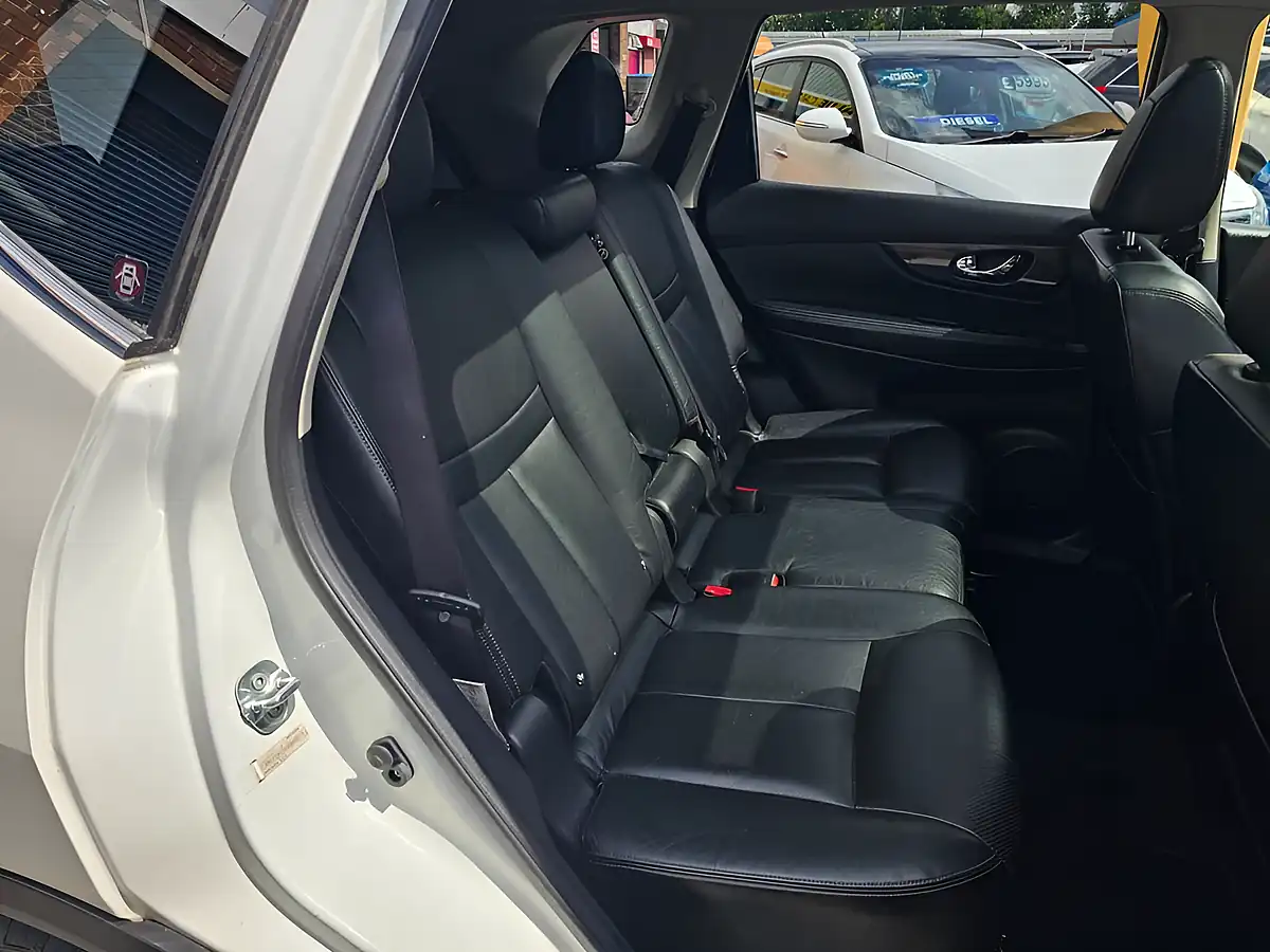 Used 2015 Nissan X-Trail Tekna White - Interior and Exterior details 6